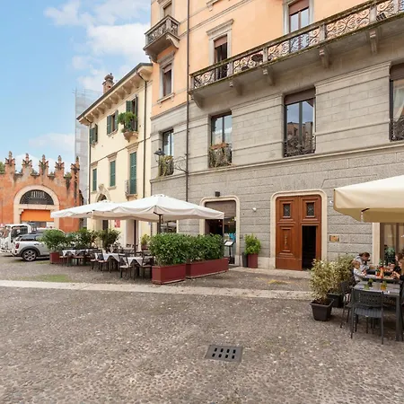 Pensión Palazzo Biasini By Postcardsfrom Verona