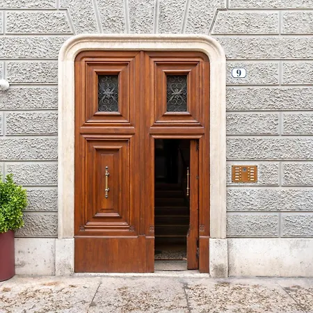 Palazzo Biasini By Postcardsfrom Gasthuis 3*